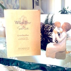 NIB WILLOW TREE Grandmother w/Baby FIGURINE